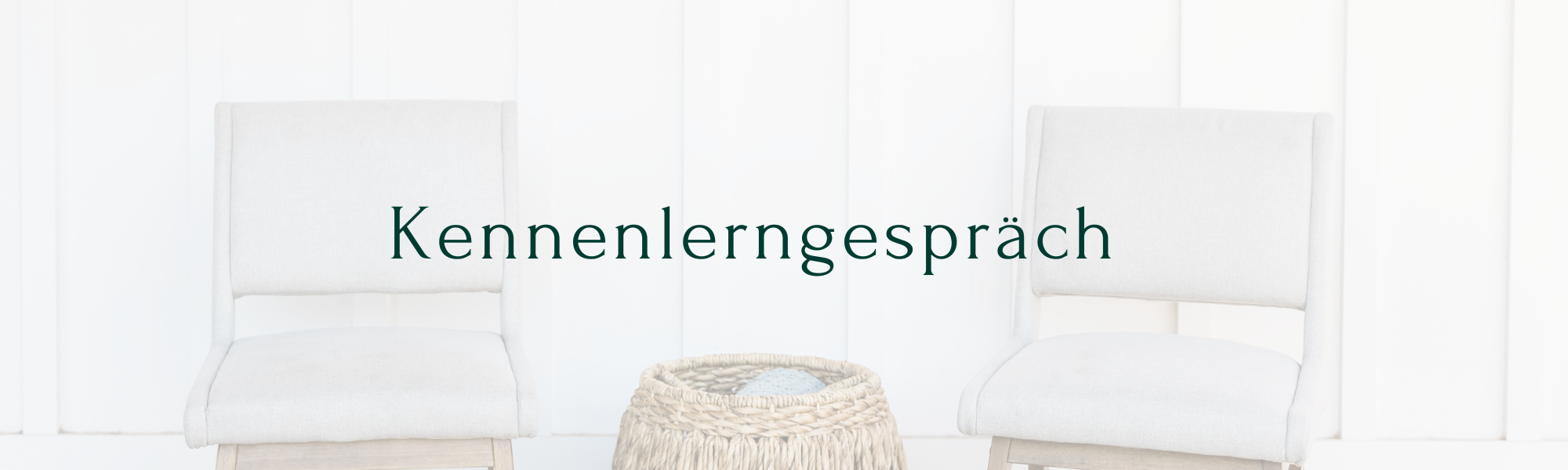 Kennenlerngespräch in der Psychotherapie – ruhiger Praxisraum für kognitive Verhaltenstherapie in Berlin Friedrichshain